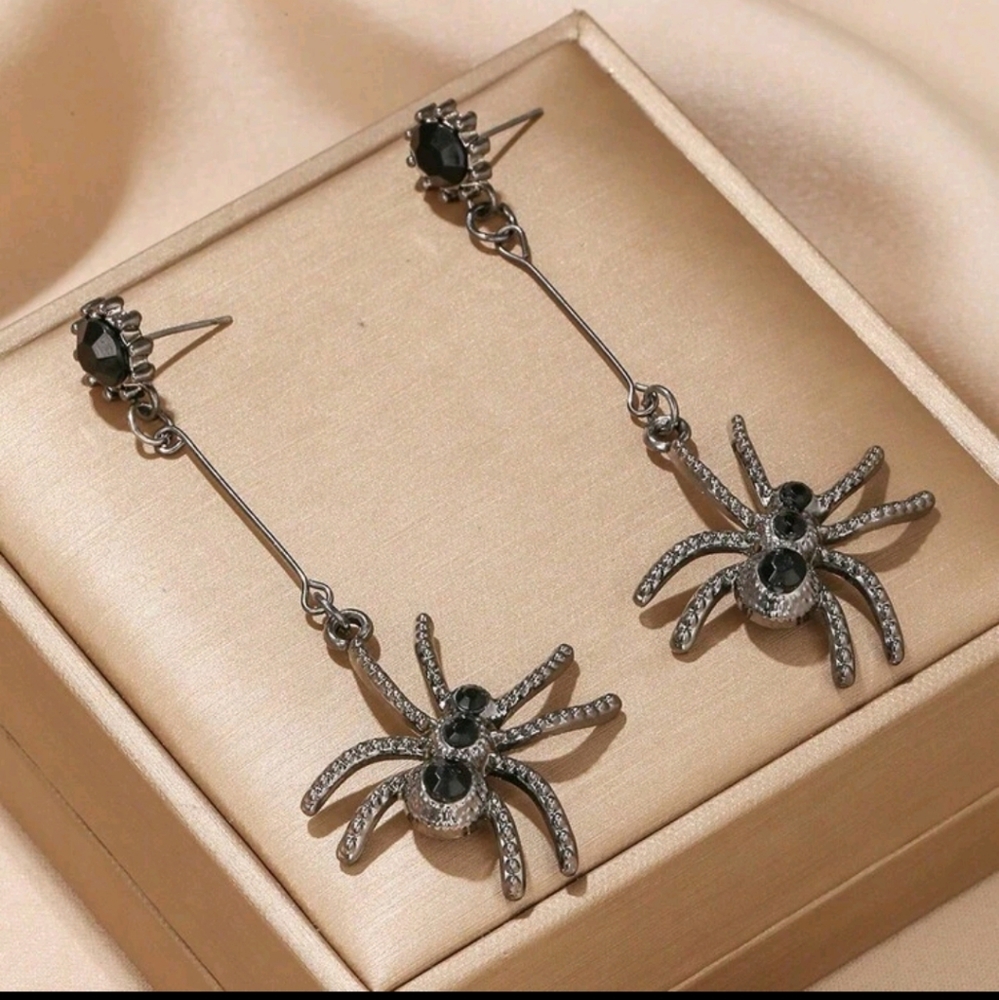 "Creepy Crawler" Gothic Black Spider 🕷 Dangle Drop Earrings New!